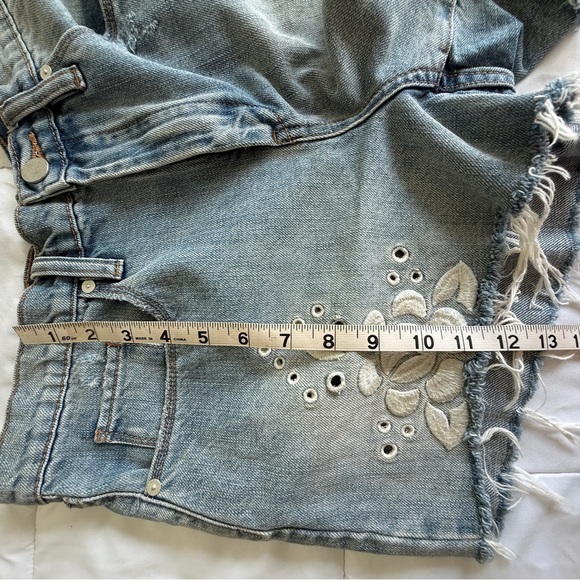 Chelsea & Violet Floral Eyelet Denim Cutoff Shorts Size 29 - Picture 9 of 9